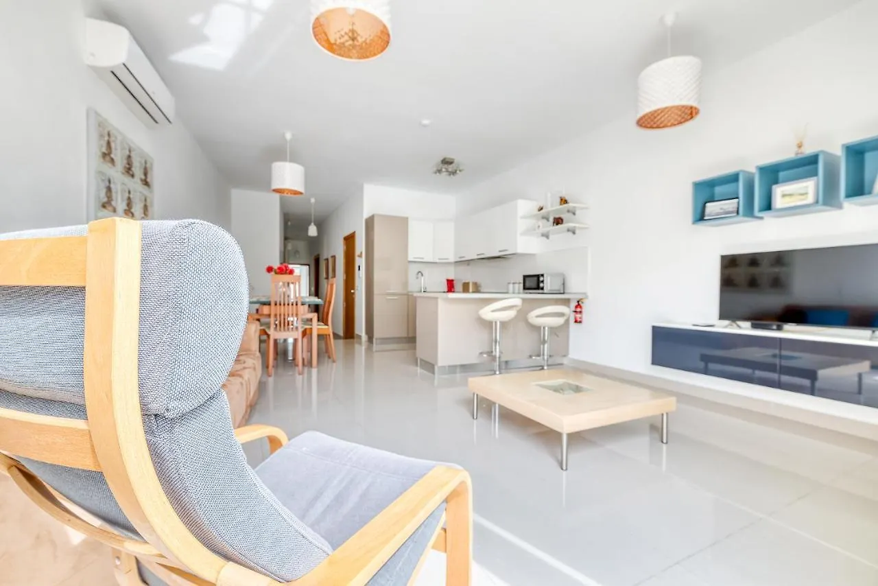 Prime Location Apartment With Side Seaviews Sliema