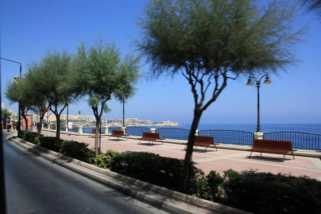 Prime Location Apartment With Side Seaviews Sliema