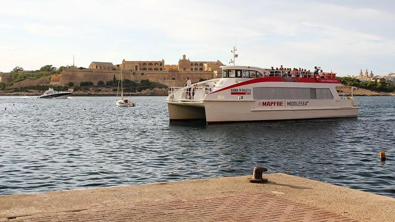 Prime Location Apartment With Side Seaviews Sliema