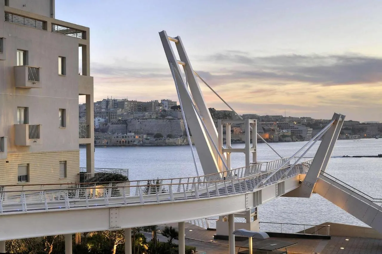Prime Location Apartment With Side Seaviews Sliema