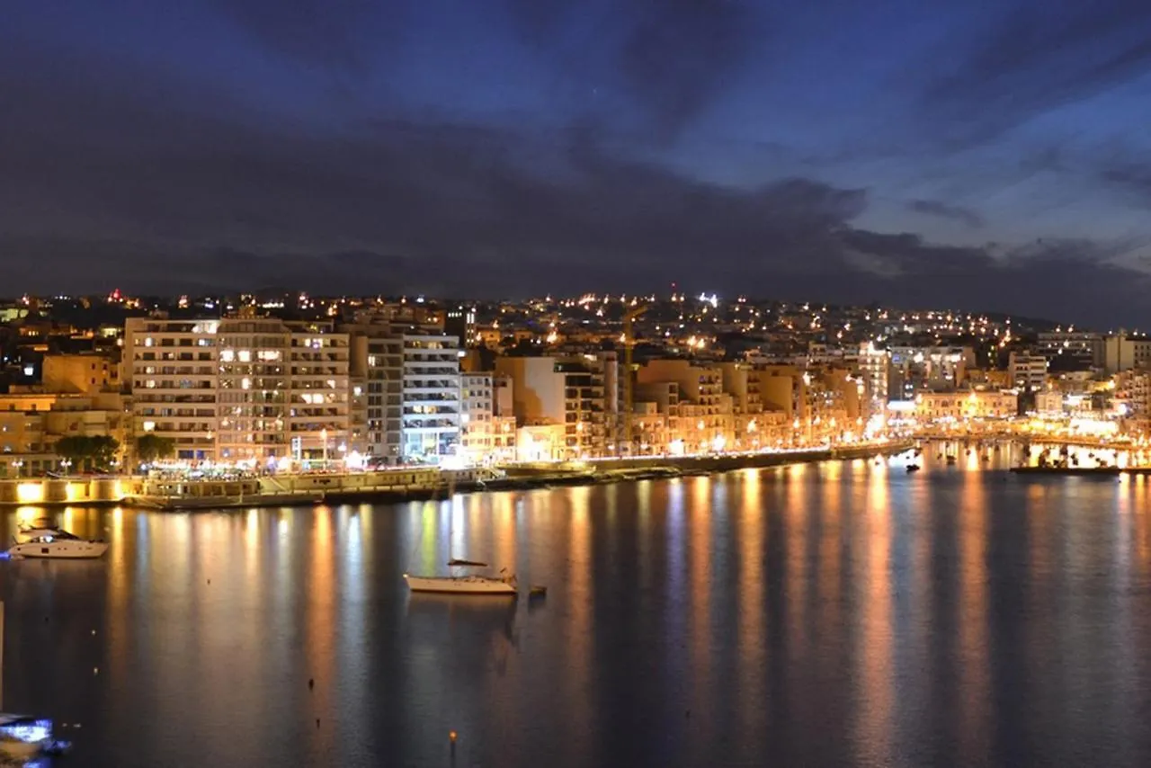 Prime Location Apartment With Side Seaviews Sliema Malta