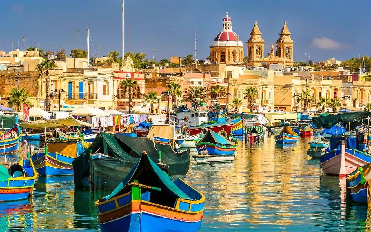 Prime Location Apartment With Side Seaviews Sliema