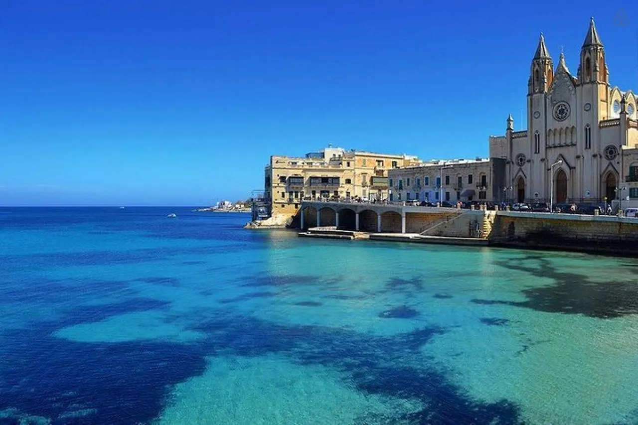 Prime Location Apartment With Side Seaviews Sliema