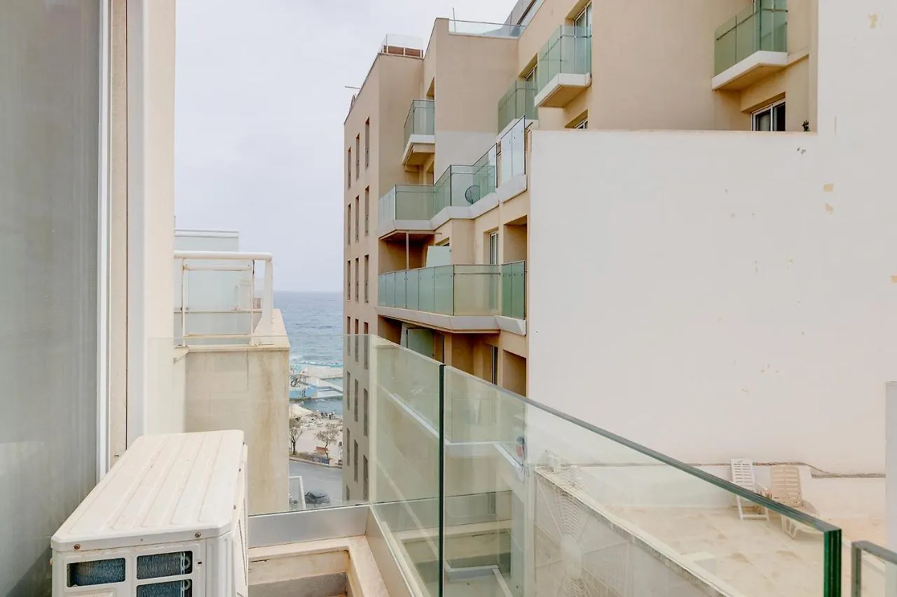 Prime Location Apartment With Side Seaviews Sliema 0*,  Malta