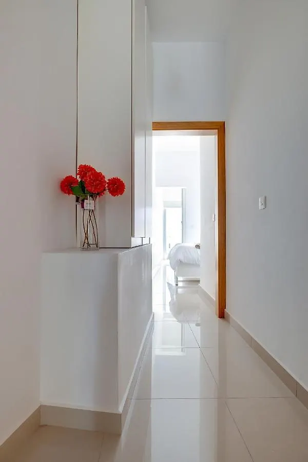 Prime Location Apartment With Side Seaviews Sliema