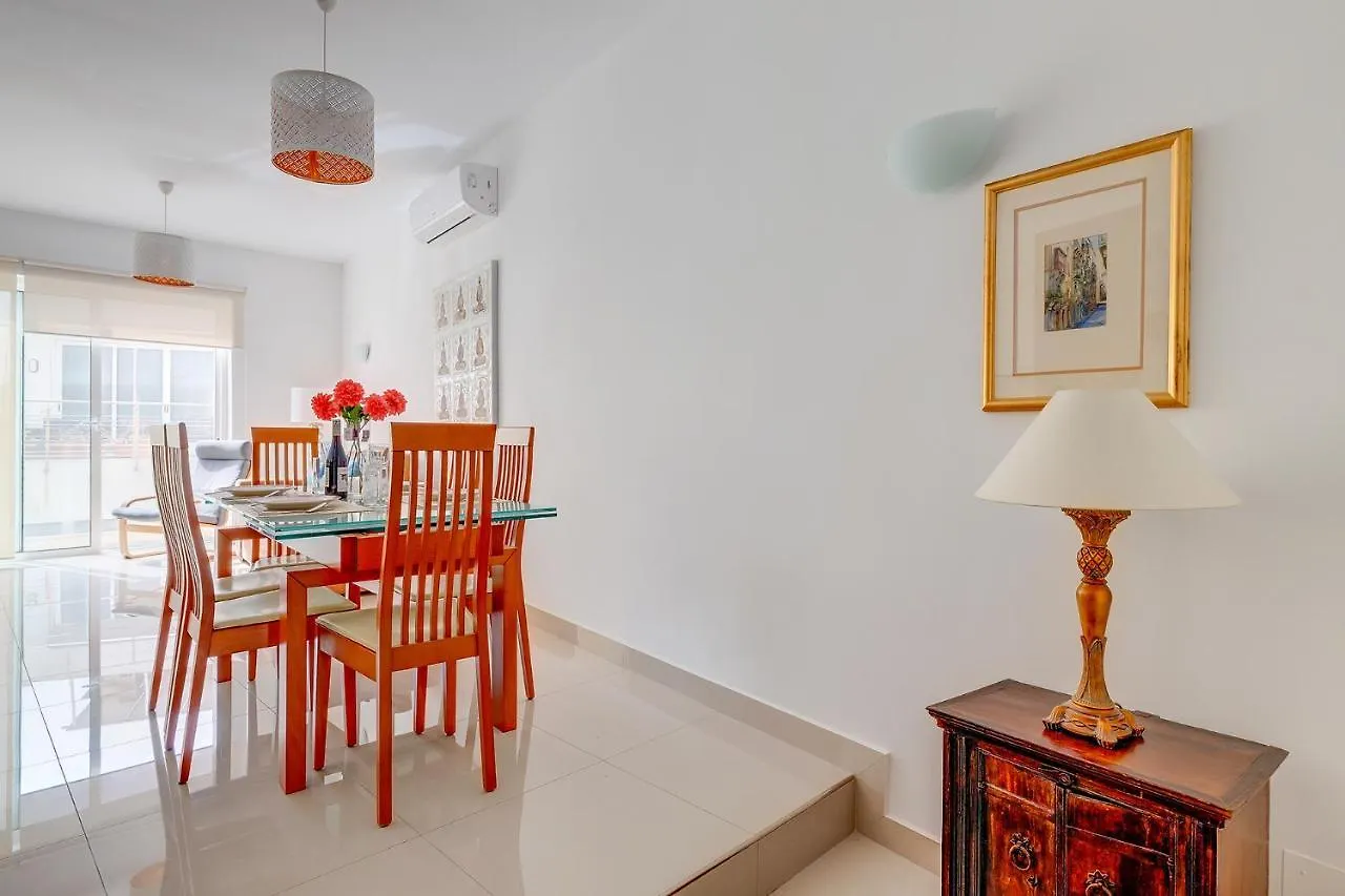 Prime Location Apartment With Side Seaviews Sliema