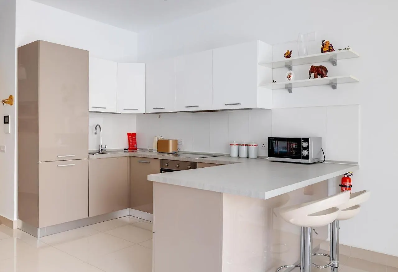 Prime Location Apartment With Side Seaviews Sliema