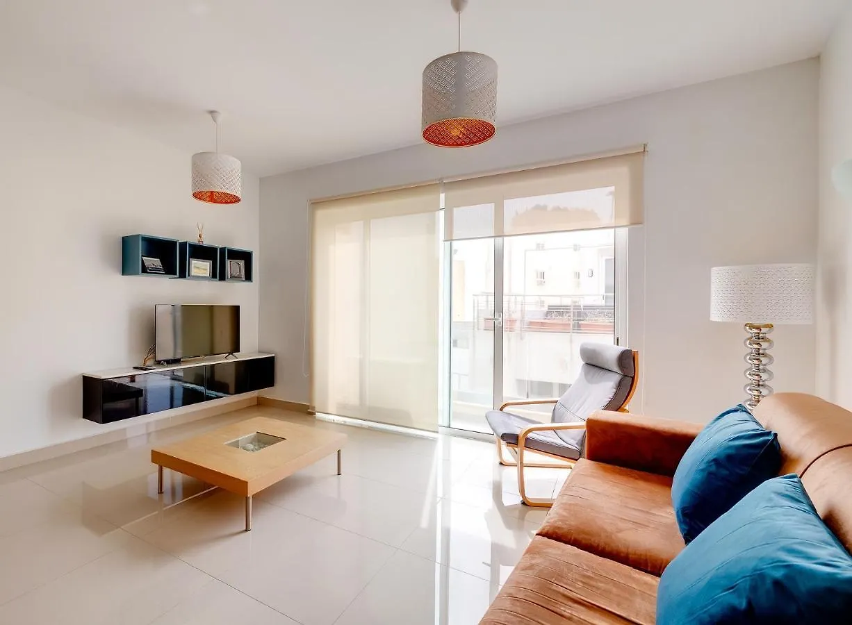 Prime Location Apartment With Side Seaviews Sliema 0*,  Malta