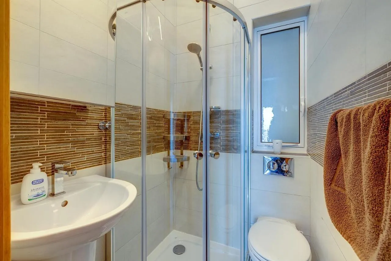 Prime Location Apartment With Side Seaviews Sliema
