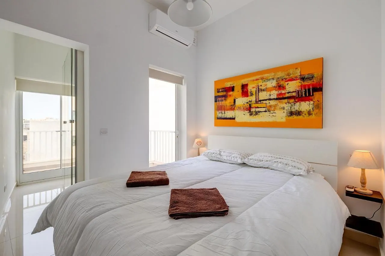 Prime Location Apartment With Side Seaviews Sliema Malta