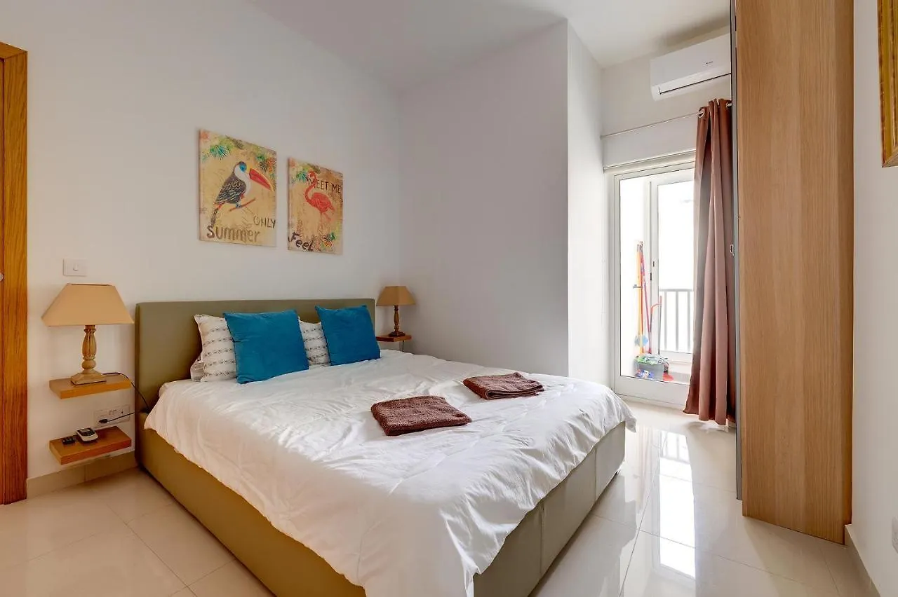 Prime Location Apartment With Side Seaviews Sliema Malta
