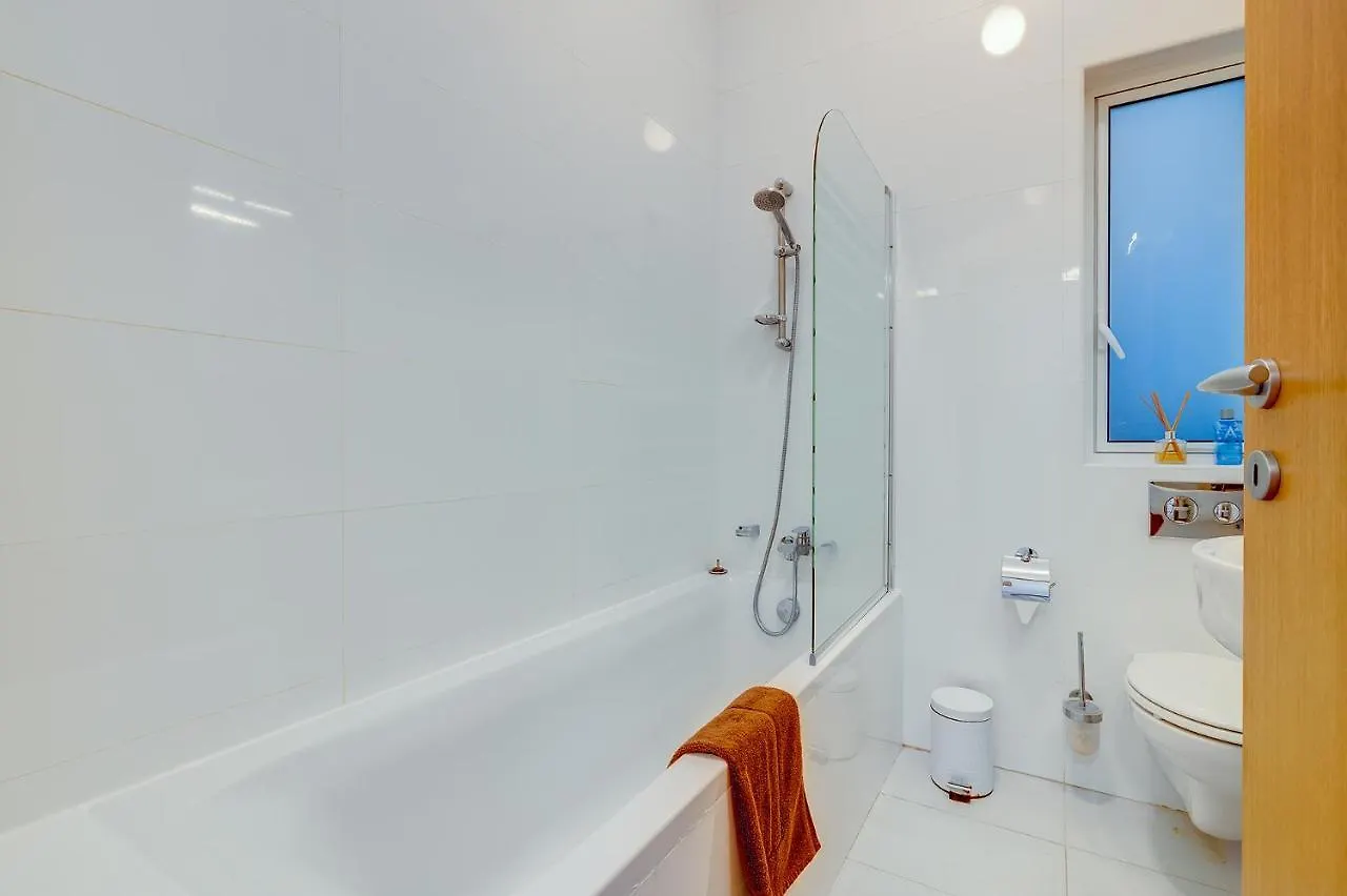 Prime Location Apartment With Side Seaviews Sliema Malta