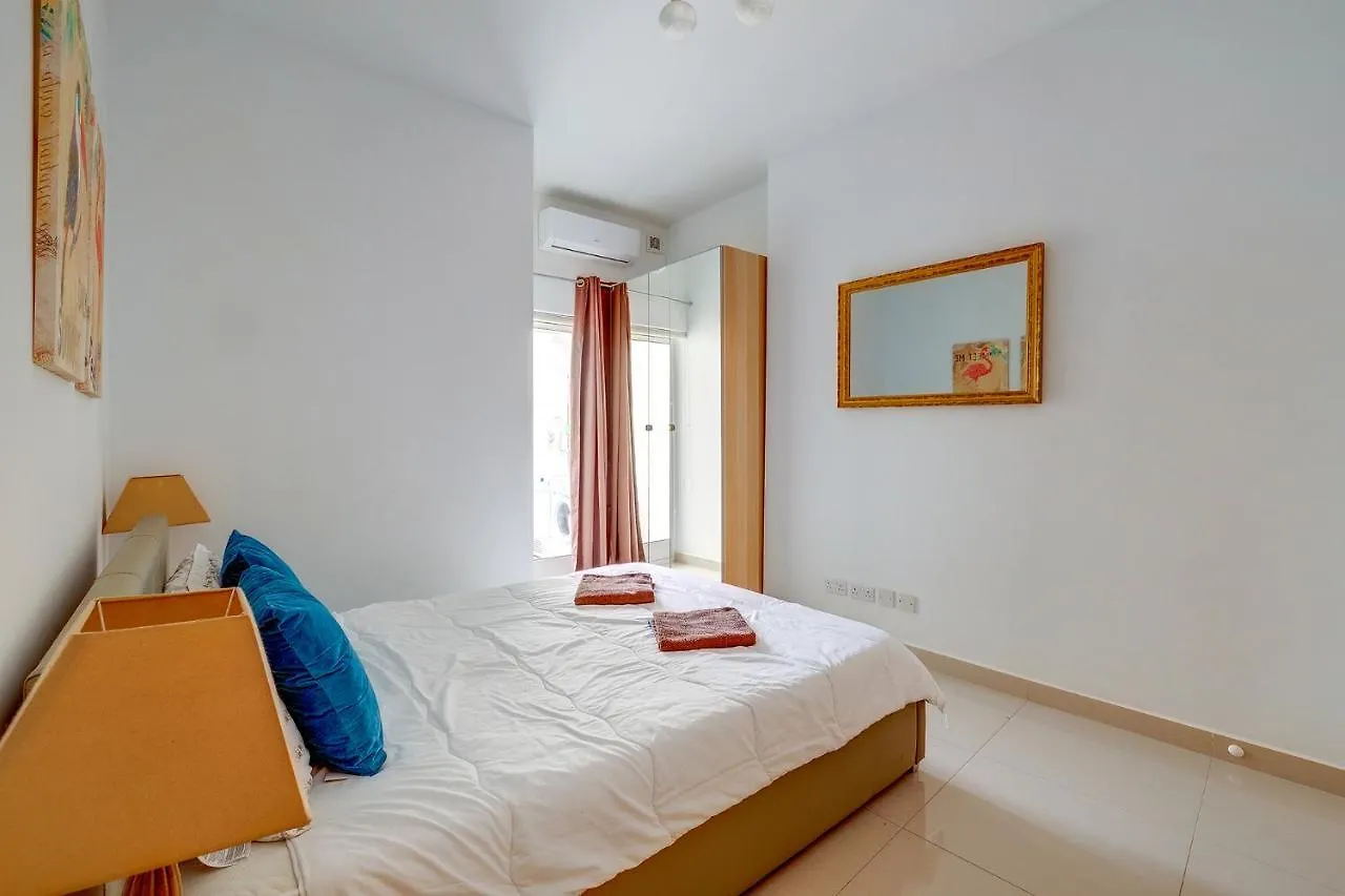 Prime Location Apartment With Side Seaviews Sliema