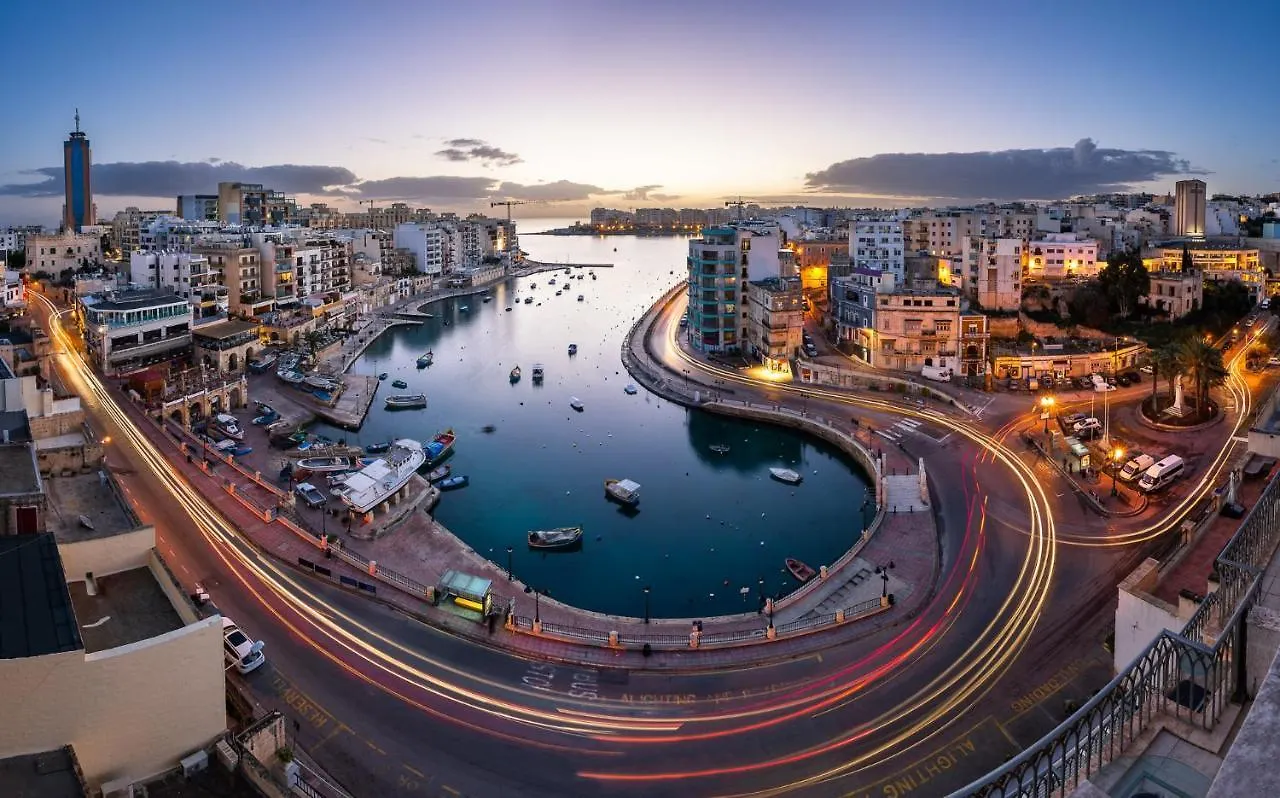 Prime Location Apartment With Side Seaviews Sliema
