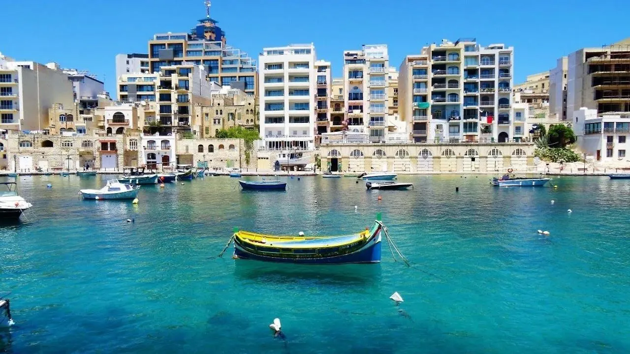 Prime Location Apartment With Side Seaviews Sliema