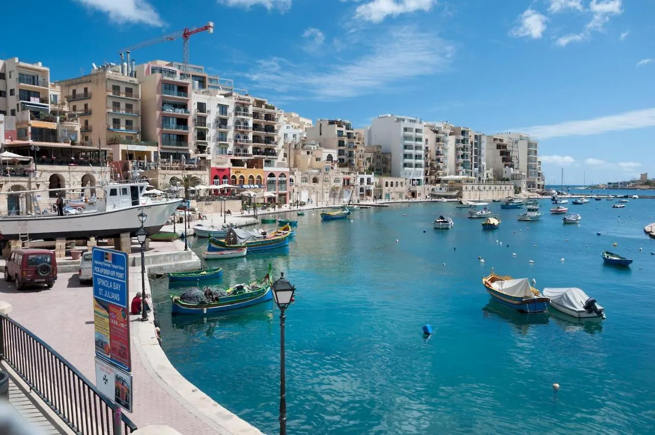 Prime Location Apartment With Side Seaviews Sliema