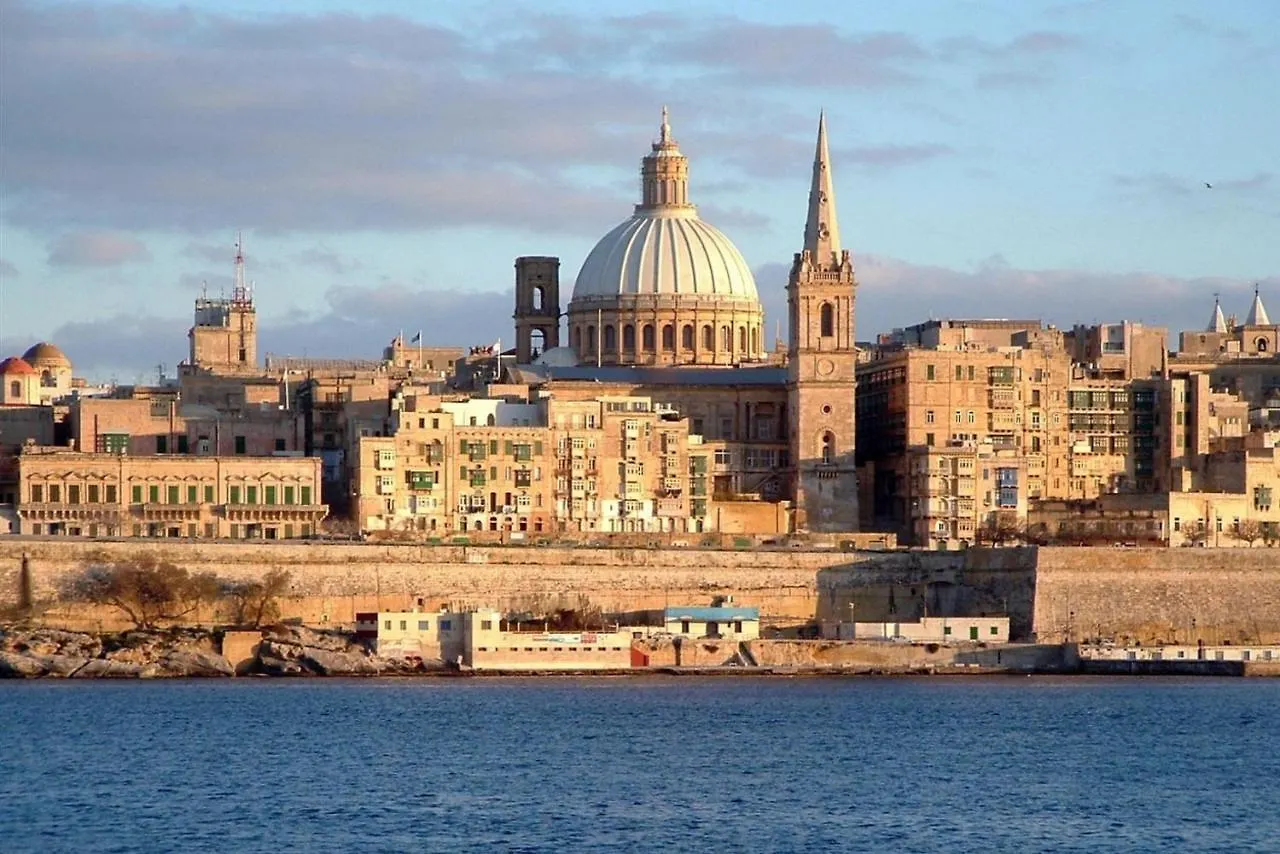 Prime Location Apartment With Side Seaviews Sliema