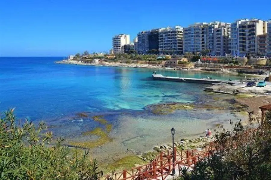 Prime Location Apartment With Side Seaviews Sliema 0*,  Malta