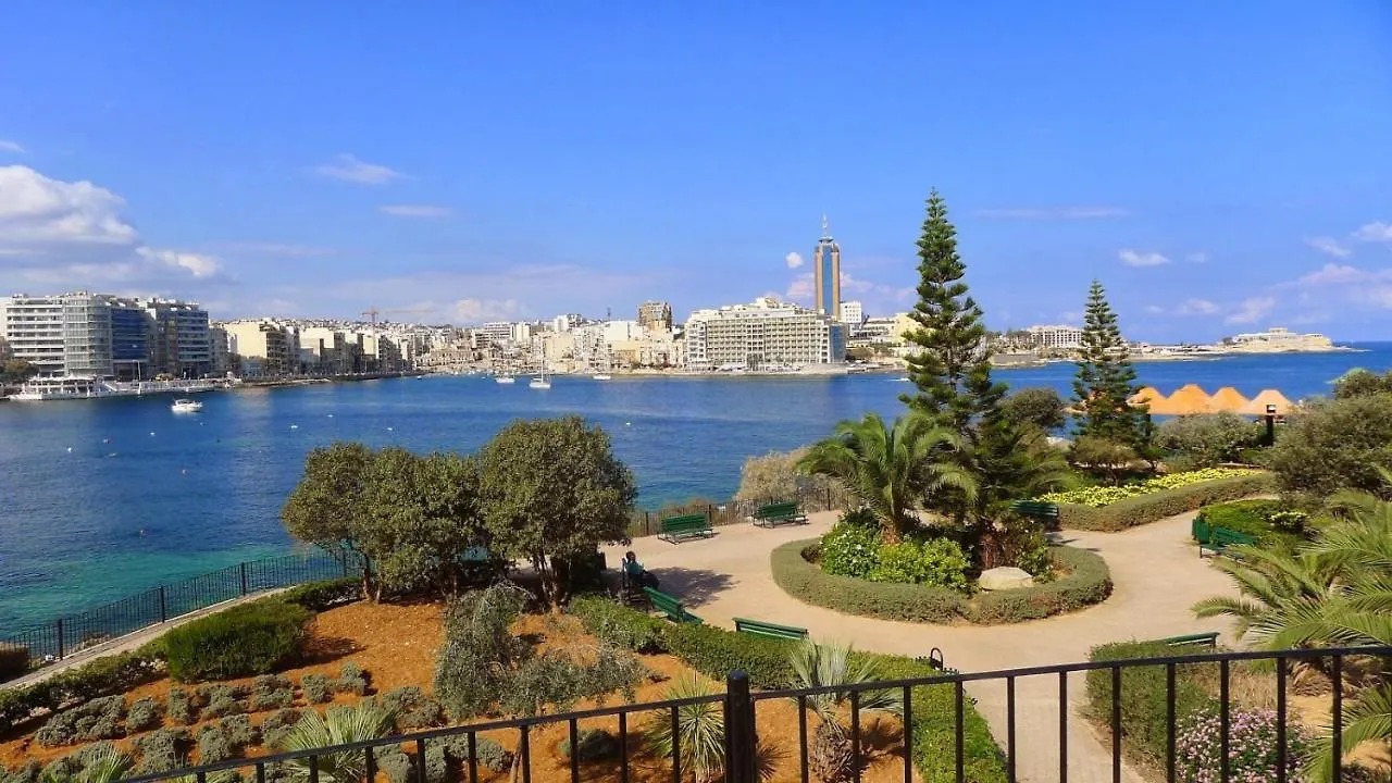 Prime Location Apartment With Side Seaviews Sliema